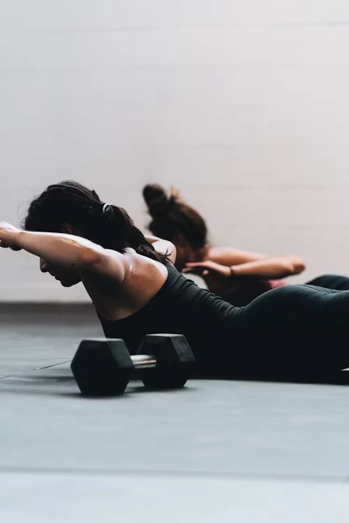 Postura de yoga avanzada